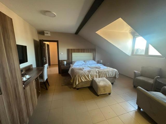Jp Motel Mali Pariz Bor Extérieur photo