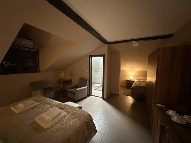 Jp Motel Mali Pariz Bor Extérieur photo