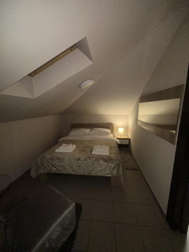 Jp Motel Mali Pariz Bor Extérieur photo