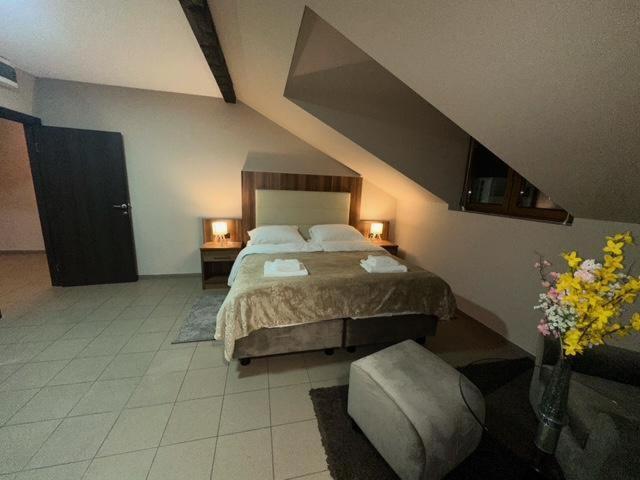 Jp Motel Mali Pariz Bor Extérieur photo