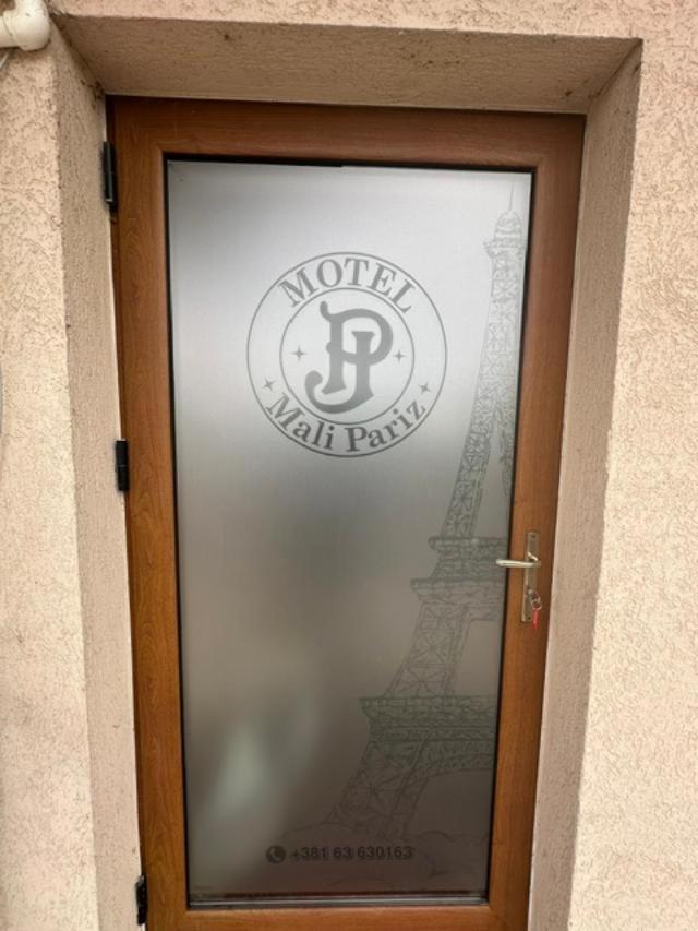 Jp Motel Mali Pariz Bor Extérieur photo