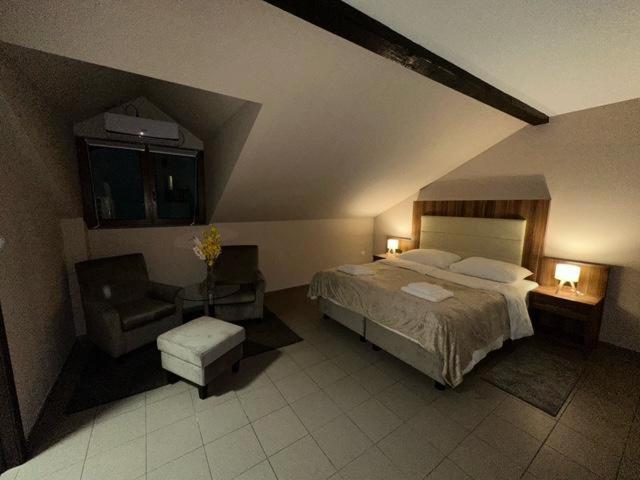 Jp Motel Mali Pariz Bor Extérieur photo