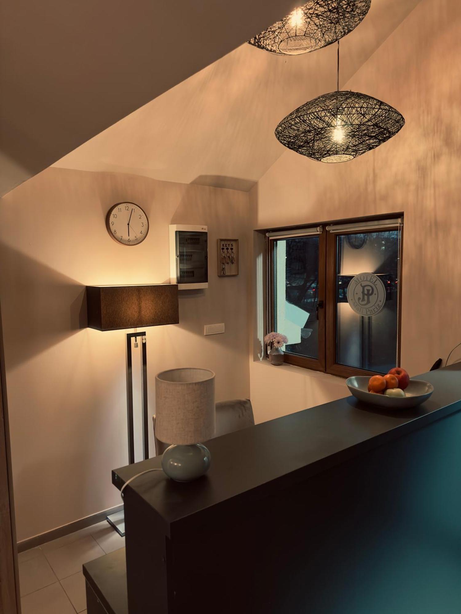 Jp Motel Mali Pariz Bor Extérieur photo